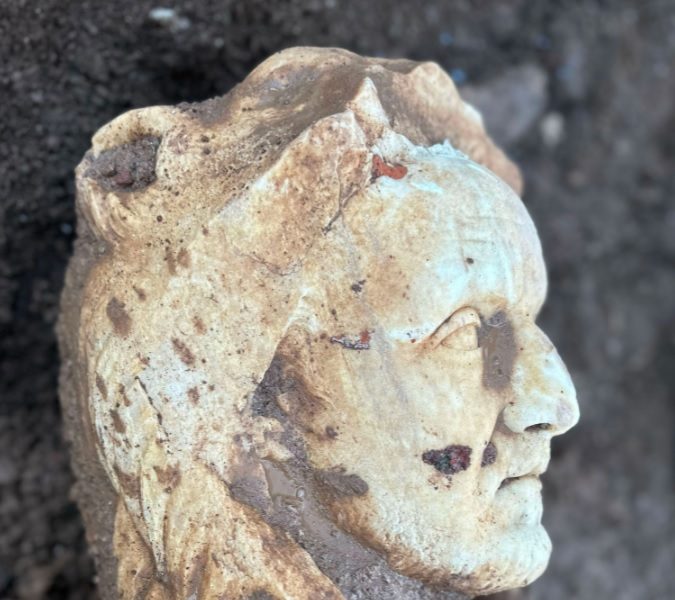 Photo of Statuie de marmură în mărime naturală a lui Hercule, dezgropată în timpul unor săpături la Roma