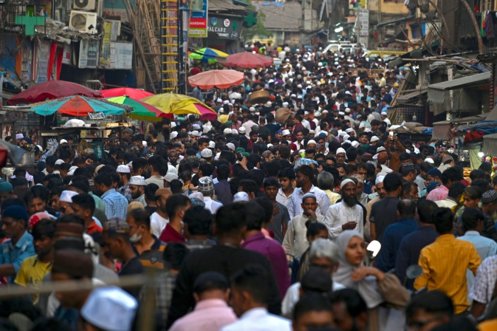 Photo of The Economist: India va deveni în 2023 cea mai populată ţară a lumii, depăşind China 