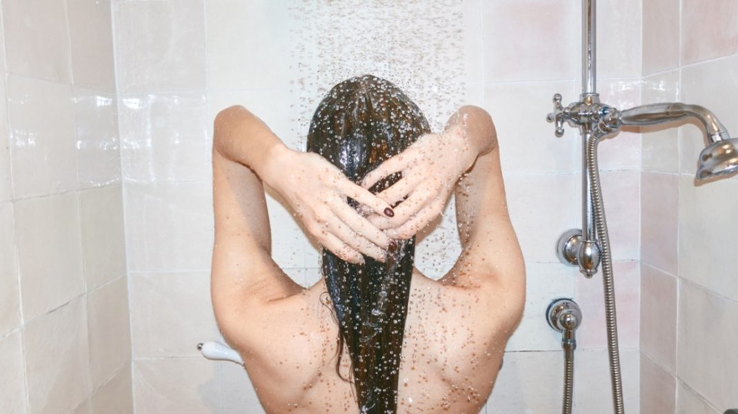 Photo of De ce nu e indicat dușul rece pe caniculă: Cu ce probleme de sănătate te poți confrunta
