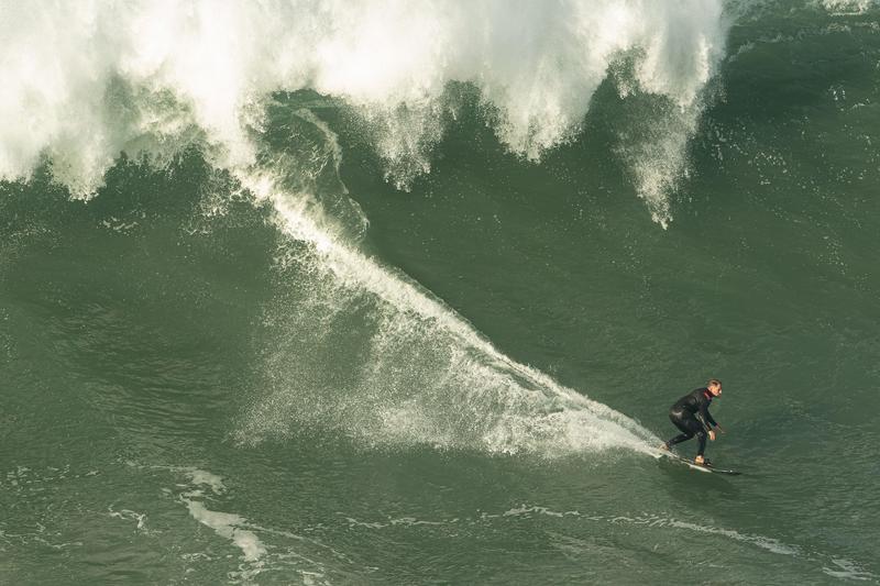 Photo of Unul dintre cei mai cunoscuți surferi din lume a murit înecat