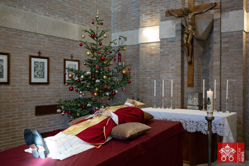 Photo of Vaticanul publică primele imagini cu trupul defunctului papă Benedict al XVI-lea