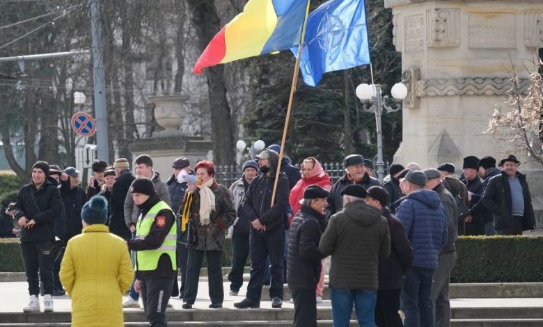 Photo of foto | Contraprotest la Monumentului lui Ștefan cel Mare. Oamenii scandează împotriva mitingului din centrul capitalei
