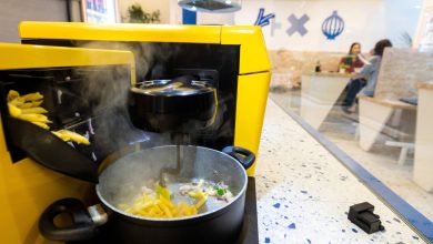 Photo of video | Un robot gătește circa 70 feluri de bucate într-un restaurant: Scopul final este un restaurant fără chelner, fără bucătar şi fără numerar