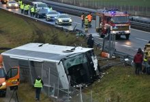 Photo of video | Trei cetățeni români au murit și patru au fost răniți după ce un autocar s-a răsturnat pe o autostradă din Slovenia