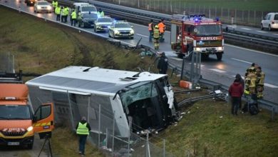 Photo of video | Trei cetățeni români au murit și patru au fost răniți după ce un autocar s-a răsturnat pe o autostradă din Slovenia