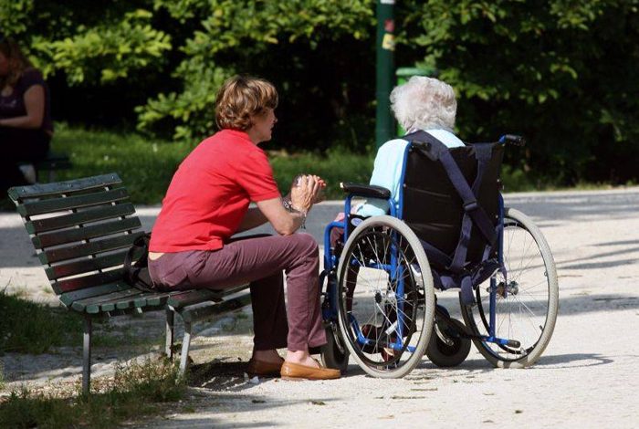 Photo of O moldoveancă a moștenit toată averea bătrânei pentru care lucra în Italia: Rudele au dat-o în judecată
