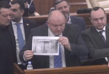 Photo of foto | Deputații BCS au blocat tribuna Parlamentului: „Noi de aici nu plecăm”