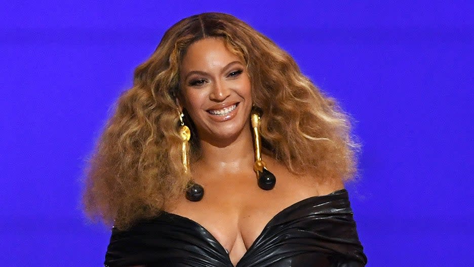 Photo of Beyonce confirmă în sfârșit turneul mondial „Renaissance” 2023, după luni de tachinări