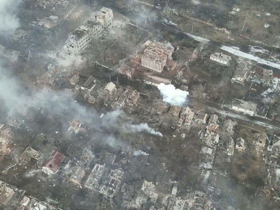 Photo of Bombardamente intense la Bahmut şi în alte 18 localităţi din estul Ucrainei
