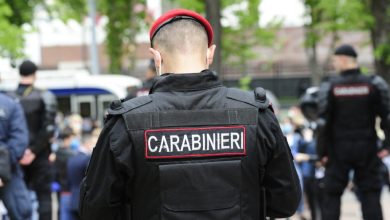 Photo of A sărit cu cuțitul la un carabinier. Ce pedeapsă a primit bărbatul agresiv