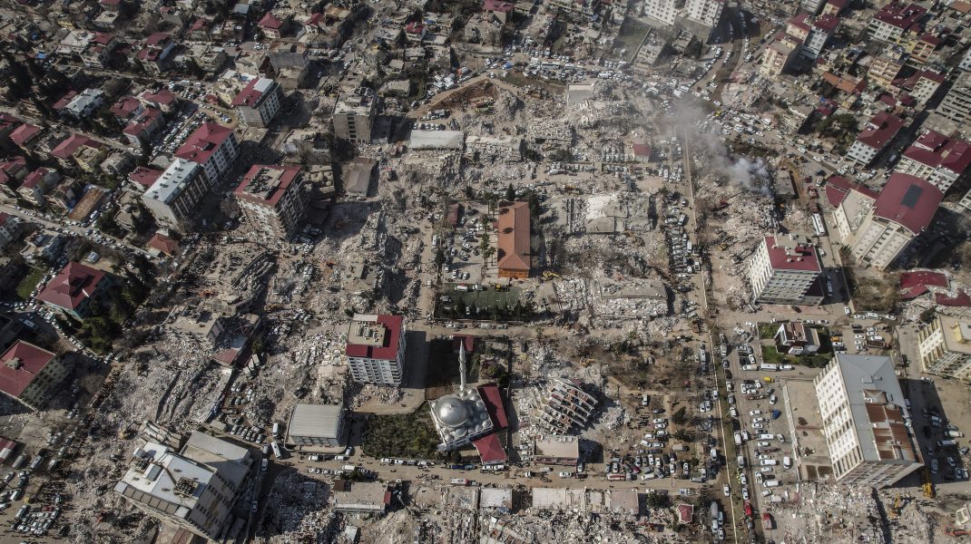 Photo of Grecia trimite ajutor Turciei după cutremure, lăsând la o parte rivalitatea