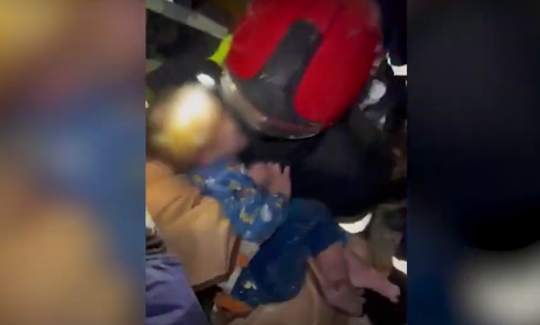 Photo of video | Turcia: Salvatorii moldoveni au scos de sub ruine un băiețel de 3 ani