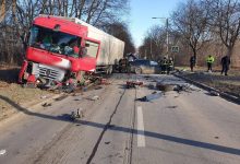 Photo of foto | Accident deosebit de grav în Chișinău: Șoferul unei Tesla a murit pe loc după ce s-a izbit într-un camion