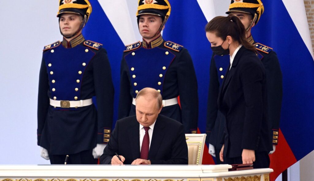 Photo of Putin semnează legea care suspendă oficial participarea Rusiei la tratatul nuclear cu SUA