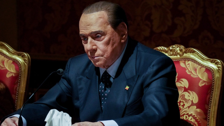 Photo of Reacția Ucrainei după atacurile lui Berlusconi la Zelenski: „Un agitator VIP care sărută mâinile murdare de sânge ale lui Putin”