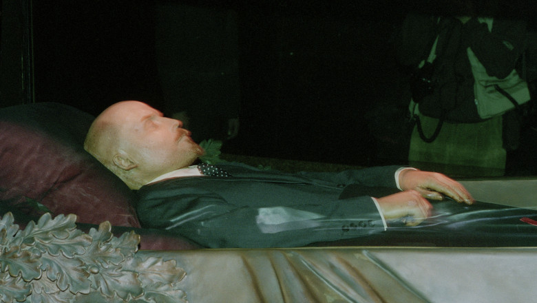 Photo of Un rus beat a încercat să fure cadavrul îmbălsămat al lui Vladimir Lenin de la mausoleul din Moscova