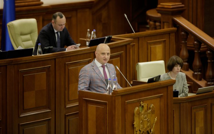 Photo of Deputat PAS: „Alocăm 10 milioane de lei pentru învățarea limbii române de către minorități”