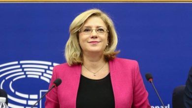 Photo of Europarlamentara din România, Corina Creţu, a primit cetățenia Republicii Moldova