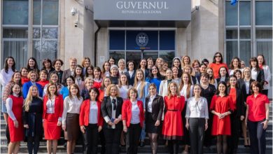 Photo of Prim-ministrul Dorin Recean, mesaj cu prilejul Zilei Internaționale a Femeii: „Mă bucur că șase ministere sunt conduse de femei”