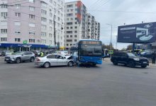 Photo of video | Accident în sectorul Botanica al capitalei, cu implicarea unui autobuz de pe ruta 23