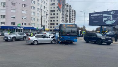 Photo of video | Accident în sectorul Botanica al capitalei, cu implicarea unui autobuz de pe ruta 23