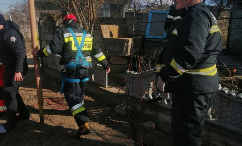 Photo of foto | O femeie a fost scoasă dintr-o fântână de 13 metri adâncime
