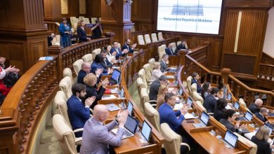 Photo of Votat în lectură finală: Sintagma „limba română” va fi introdusă în toate legile R. Moldova. Deputaţii au aplaudat în picioare
