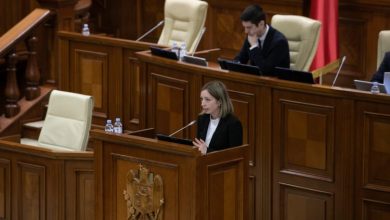 Photo of Parlament: Tinerii vor beneficia de programe plătite de stagii în sectorul public