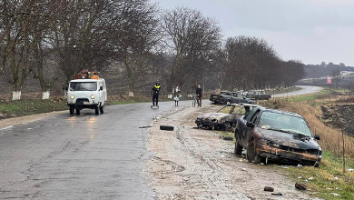 Photo of foto | Automobilele deteriorate de pe un traseu din Moldova, decorul unui film produs de un regizor din SUA