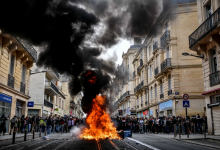Photo of foto, video | Parisul este încă în flăcări: Primăria din Bordeaux a fost incendiată în urma protestelor