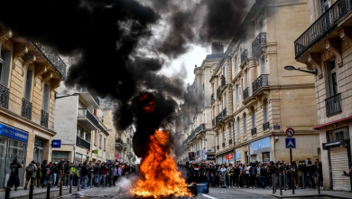 Photo of foto, video | Parisul este încă în flăcări: Primăria din Bordeaux a fost incendiată în urma protestelor