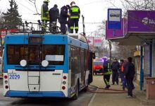 Photo of Un troleibuz plin cu pasageri a luat foc pe o stradă din Bălți