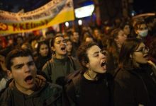 Photo of foto | Furie și proteste după tragedia feroviară din Grecia. Oamenii s-au bătut cu polițiștii