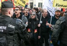 Photo of video | Noi proteste în Franța: Mașini în flăcări, gaze lacrimogene și tunuri cu apă pentru a dispersa manifestanții