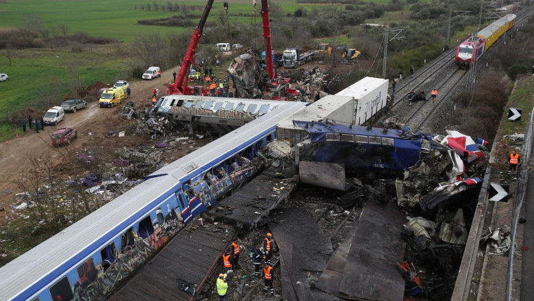 Photo of Familiile celor 57 de pasageri morți în accidentul feroviar din Grecia vor primi câte 42.000 de euro de la compania de căi ferate