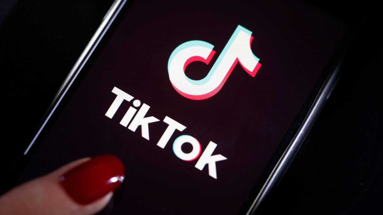 Photo of Încă o țară interzice TikTok: Cine va trebui să-și dezinstaleze aplicația din telefoane