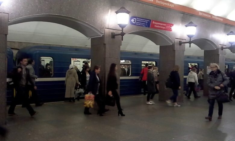 Photo of video | Imagini șocante la Moscova: Un bărbat a împins sub metrou un adolescent. Starea copilului