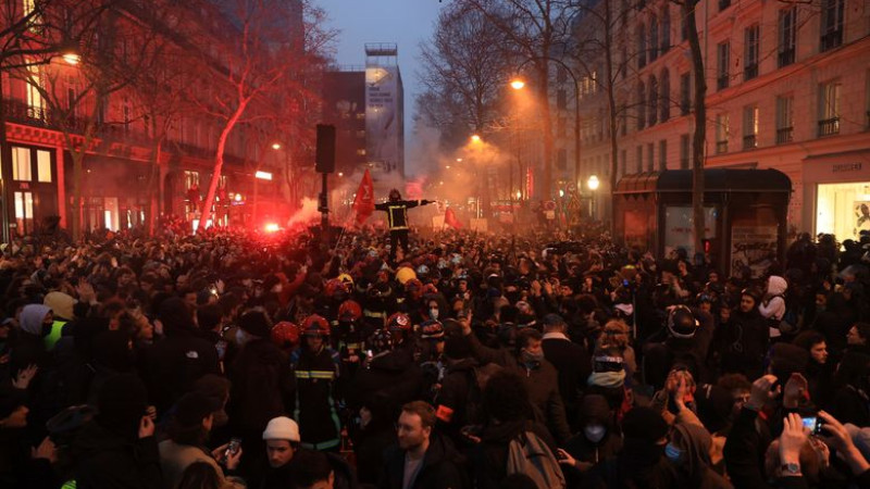 Photo of Poți călători în Franța în timpul protestelor sau trebuie să anulezi vacanța? Iată ce trebuie să știi despre marile orașe