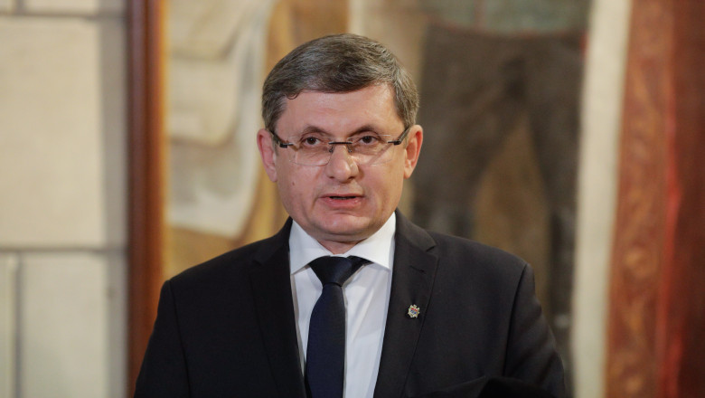 Photo of Președintele Parlamentului a cerut scuze pentru adoptarea târzie a limbii române ca limbă oficială