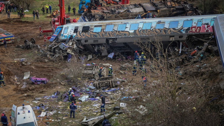 Photo of Supraviețuitorii tragediei din Grecia descriu „secundele de coșmar” în momentul ciocniri trenurilor: „Ne răsturnam și ardea totul”