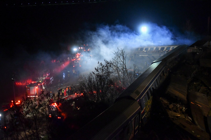 Photo of Trenurile ciocnite în Grecia circulau pe aceeași linie: Șeful de gară din Larisa a fost arestat