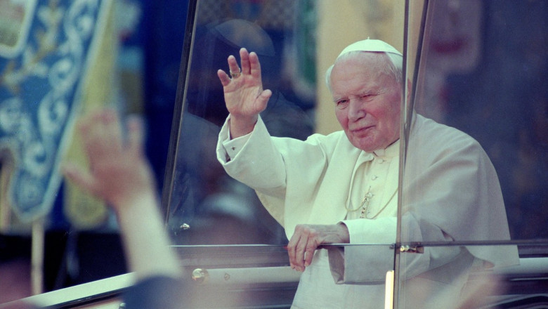 Photo of Un nou scandal în Biserica Catolică. Cum ar fi ascuns Papa Ioan Paul al II-lea cazuri de pedofilie