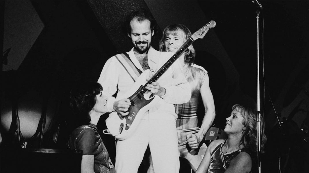 Photo of Chitaristul trupei ABBA s-a stins din viață la vârsta de 70 de ani. Era bolnav de cancer