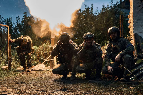 Photo of Contraofensiva Ucrainei va eşua, avertizează un blogger american, fost analist la CIA: „Cu fiecare zi, armata ucraineană e divizată şi decimată în Bahmut”