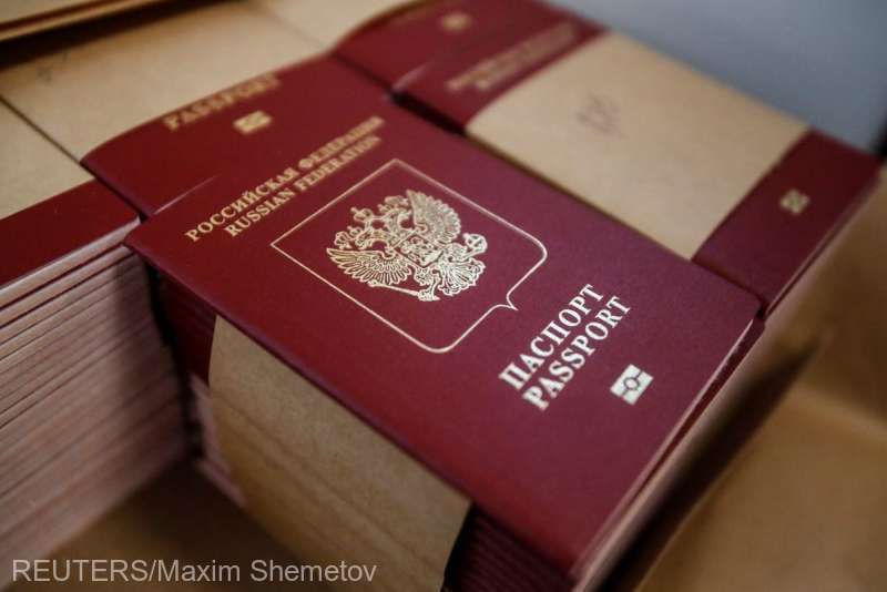 Photo of Financial Times: Rusia confiscă paşapoartele înalţilor funcţionari şi directorilor companiilor de stat