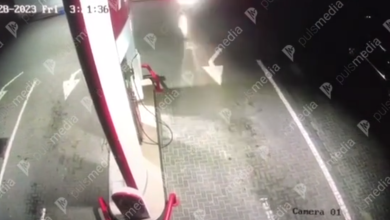 Photo of video | Momentul în care Fordul Mustang, deja răsturnat, intră violent în benzinăria de la Stăuceni