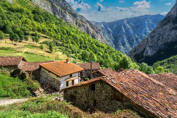 Photo of Orașul spaniol care oferă 2600 de lire fiecărei persoane care vrea să se mute acolo: Ce condiție trebuie să îndeplinească doritorii