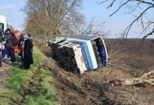 Photo of foto | Un autocar de pe ruta Chişinău-Kiev s-a răsturnat în apropiere de orașul Drochia