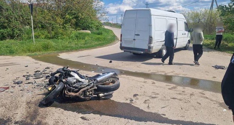 Photo of Accidentul de la Soroca: La o săptămână după ce a intrat cu motocicleta într-un microbuz, tânărul de 17 ani a decedat pe patul de spital