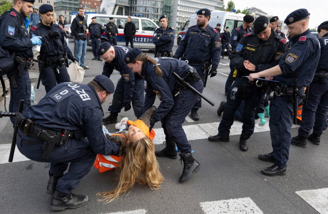 Photo of foto | Percheziții într-o operațiune masivă a poliției germane împotriva activiștilor de mediu: De ce sunt acuzați ecologiștii